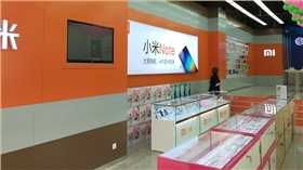 手機展柜,通信展柜,南京展柜設(shè)計