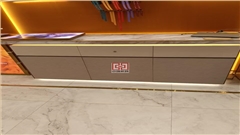南京中強(qiáng)展柜廠·奢侈品店鋪裝修展柜定制解決方案