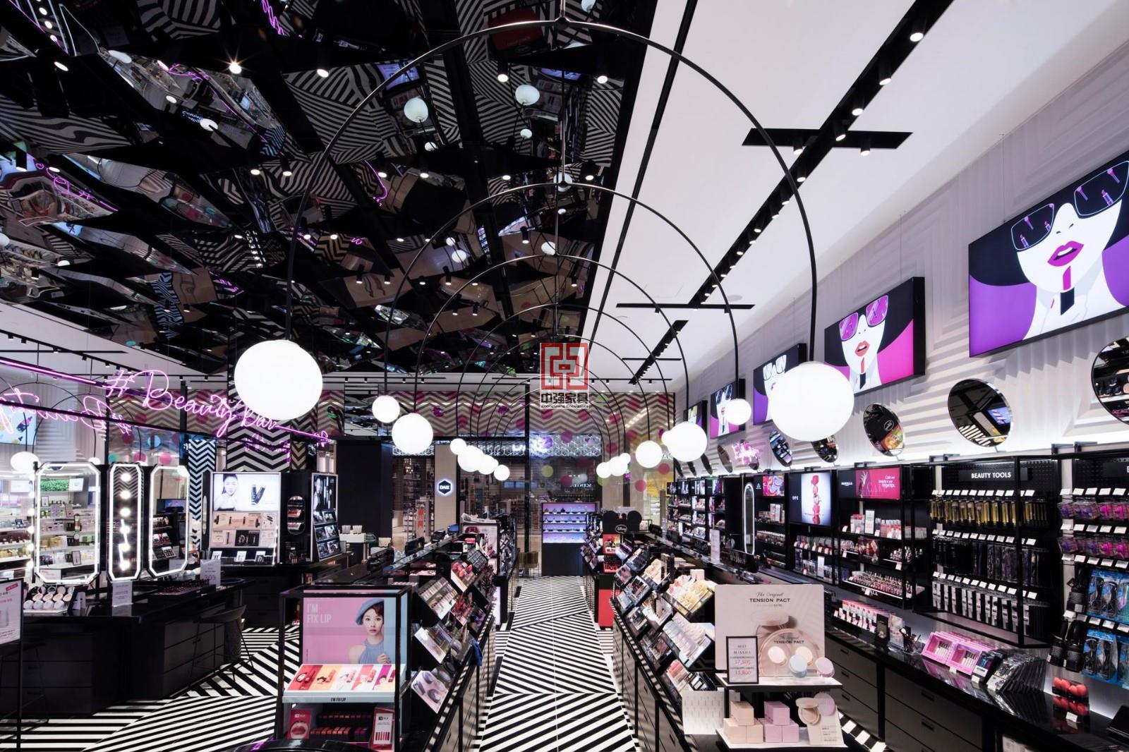 韓國(guó)：Betwin是一家擁有幾何糖果條紋的美容店_2